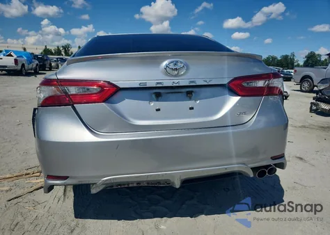 2018 Toyota Camry L z USA, uszkodzony, nr VIN 4T1B11HK2JU088332